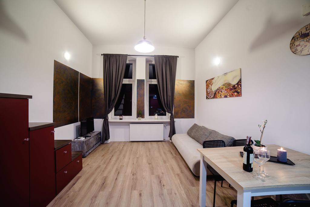 Cracow Rent Apartments - Spacious Apartments For 2-7 People In Quiet Area - Kolberga Street Nr 3 - 10 Min To Main Square By Foot Krakov Exteriér fotografie